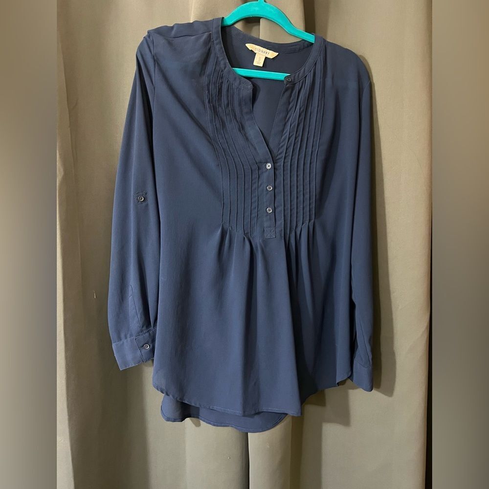 Women’s Old Navy top with button tab sleeve detail size xl